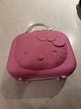 Hello Kitty Pink Character Carry Case